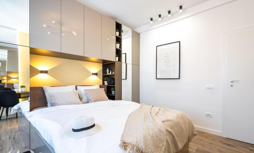 Majestic Apartament With View In Magheru 부쿠레슈티 외부 사진
