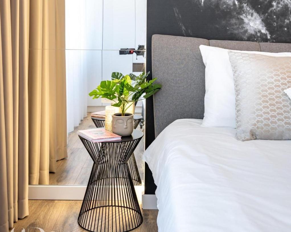 Majestic Apartament With View In Magheru 부쿠레슈티 외부 사진